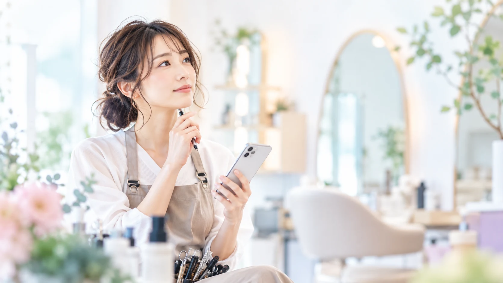 美容師求人をスマートフォンで比較するセクション画像