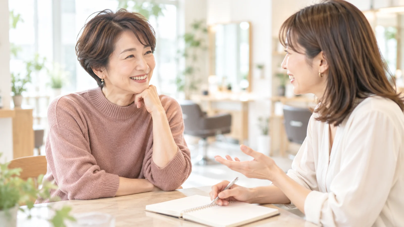 応募前の不安を採用担当に相談する美容師