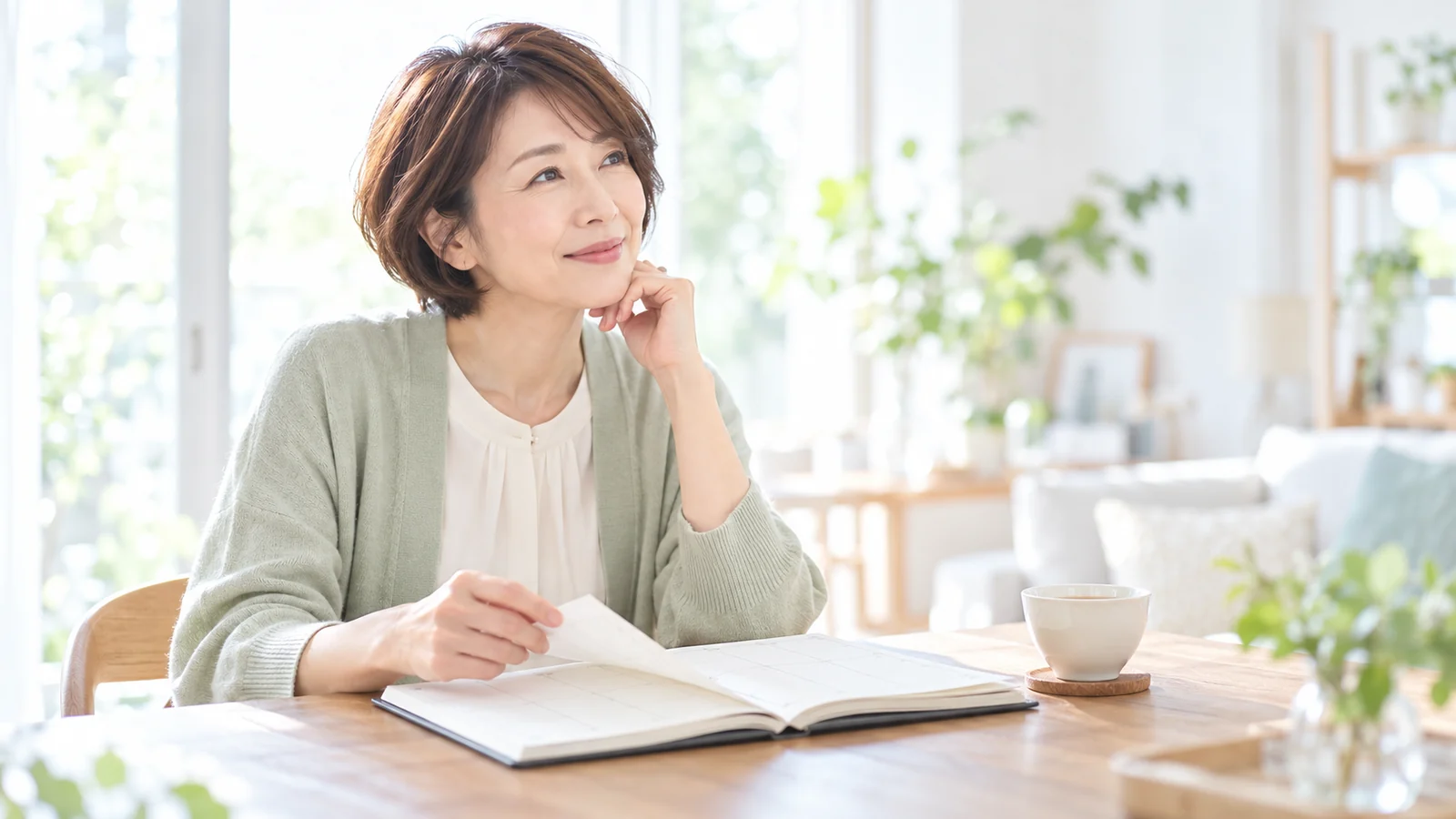 希望する勤務日と暮らしの予定を考える女性のイメージ