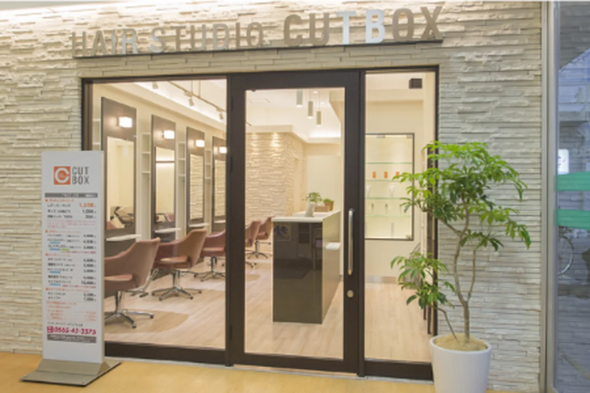 CUT BOX 井上店の店舗外観